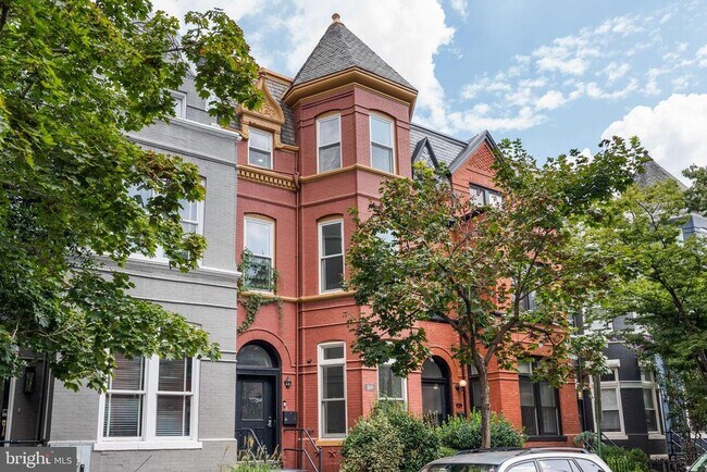 Building Photo - 931 Westminster St NW