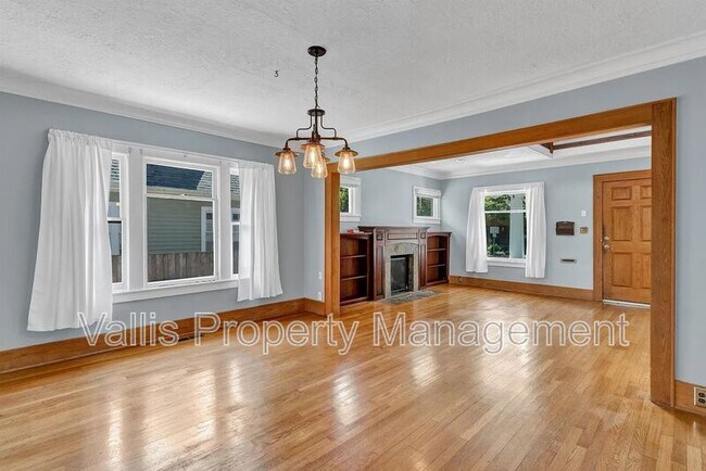 Building Photo - 960 5th St NE