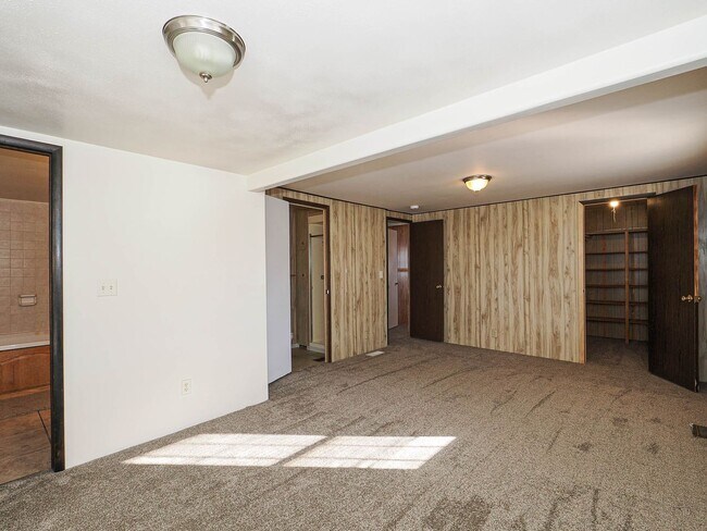 Building Photo - 785 N 500 W