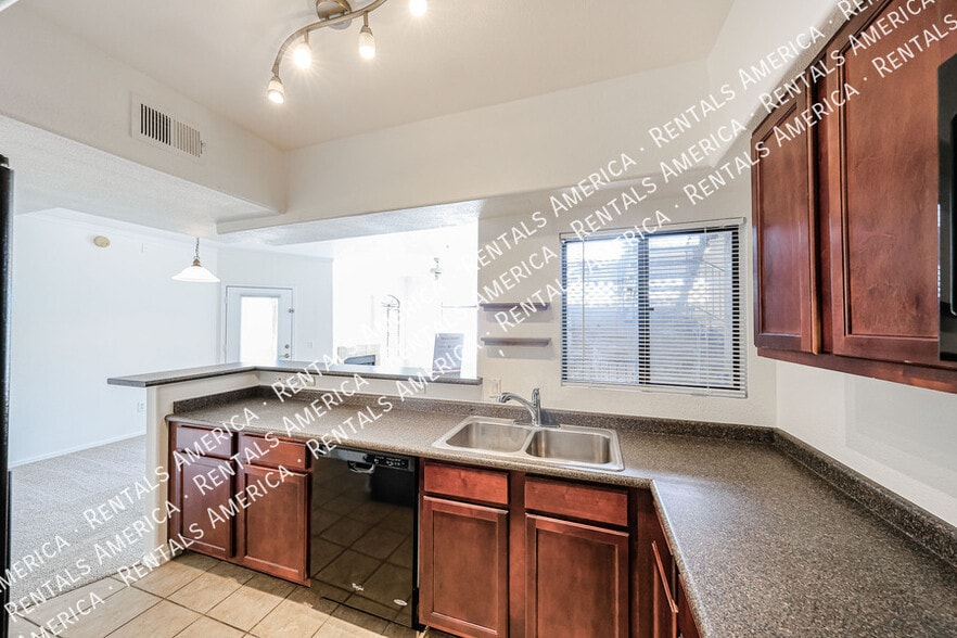 Building Photo - 15095 N Thompson Peak Pkwy