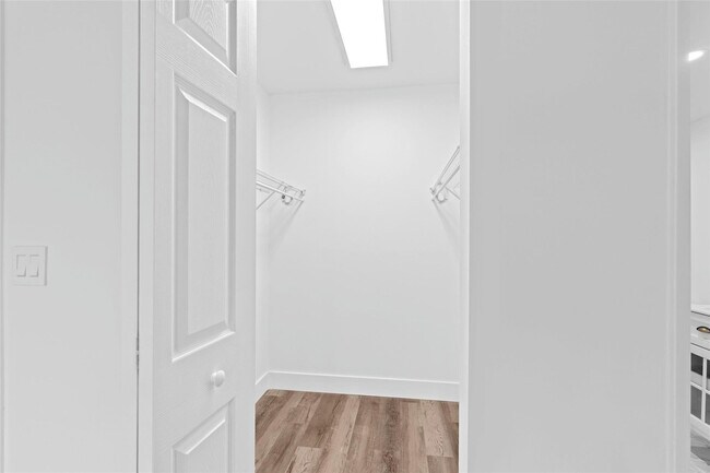 Building Photo - 7301 Amberly Ln