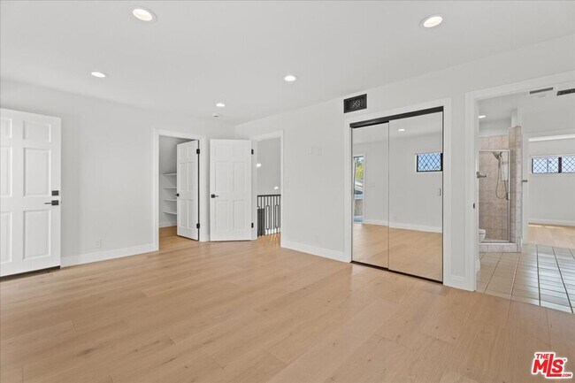 Building Photo - 6443 Matilija Ave