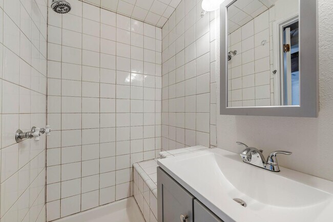 Building Photo - 2577 Gonzaga St