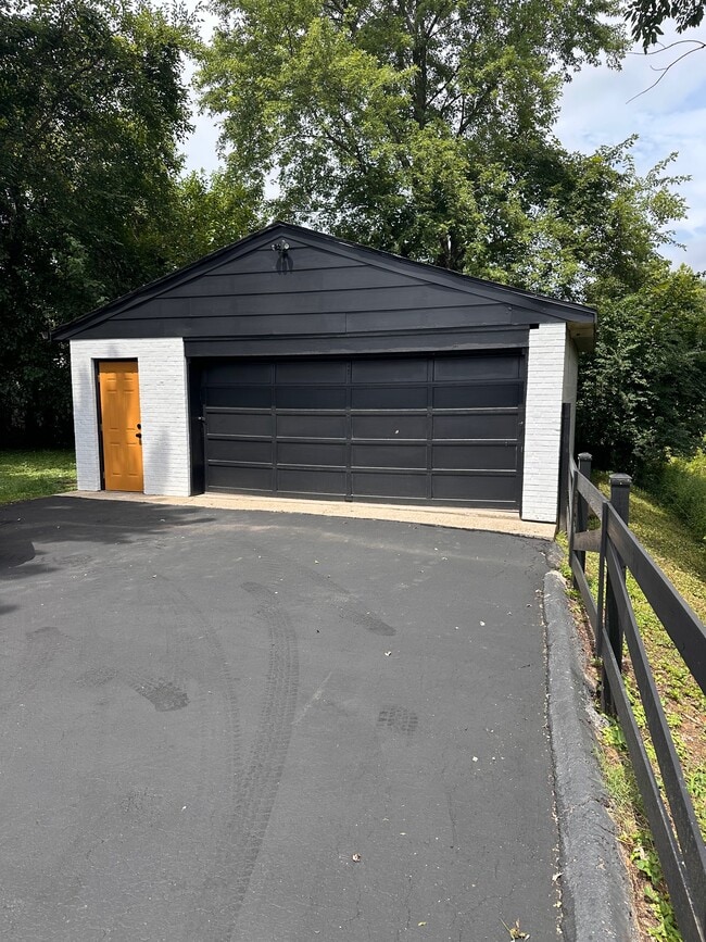 Building Photo - 5102 Invicta Dr