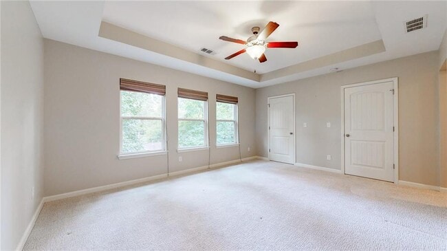 Building Photo - 2305 Vistamont Dr