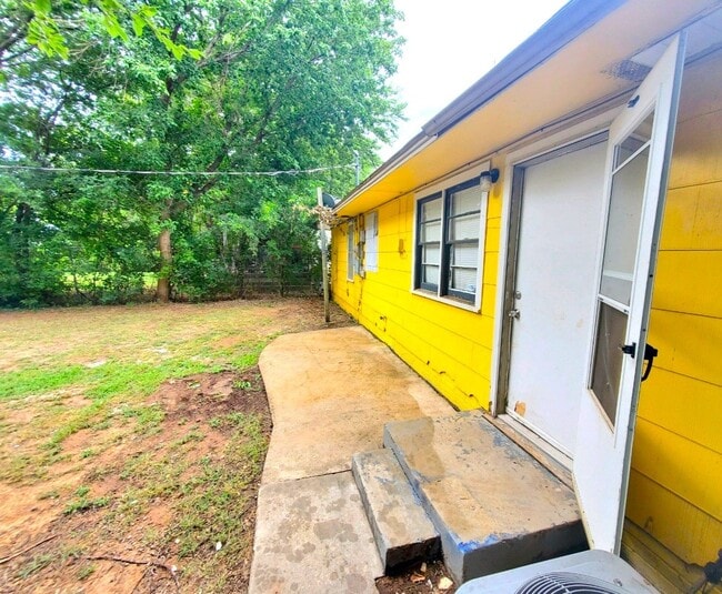 Building Photo - 2 Bed 1 Bath in the Country Estates Additi...