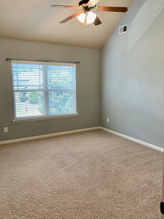 Building Photo - Spacious Grovetown Home