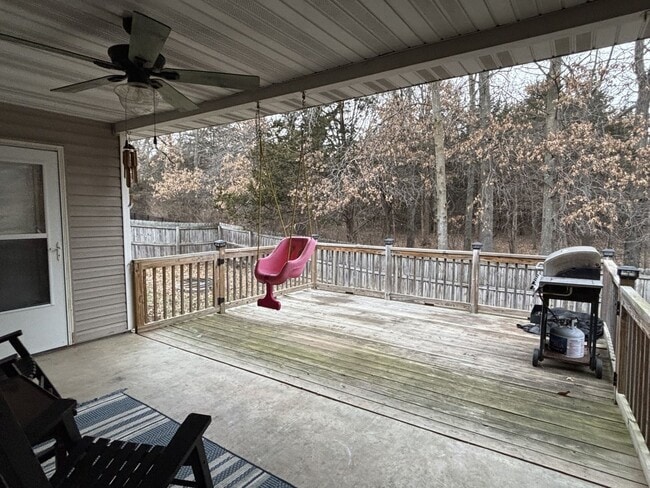 Building Photo - Gorgeous 3 Bedroom 2 Bathroom House!