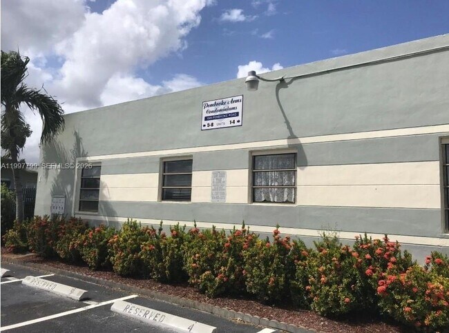 Building Photo - 1845 Pembroke Rd