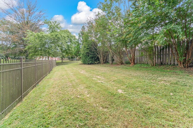 Building Photo - 2016 Rivergate Dr