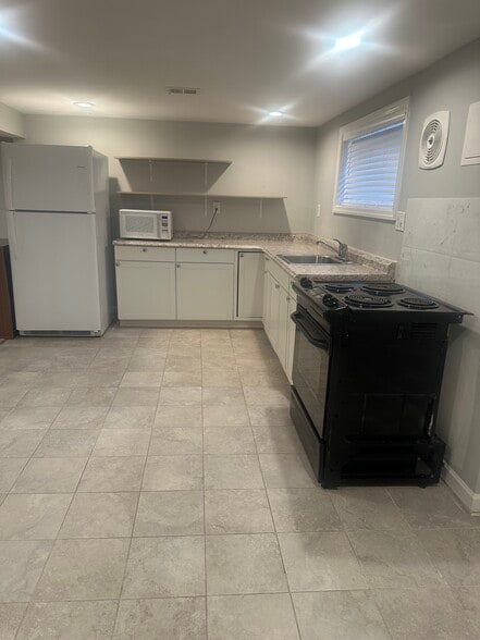 Building Photo - 3204 Beechcraft Dr