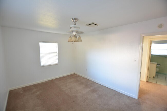 Building Photo - 2804 Woodland Hills Ave