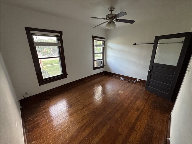 Building Photo - 1612 Heights Blvd