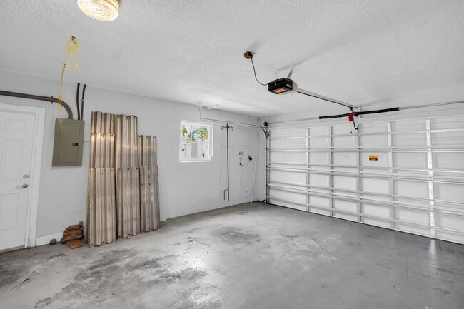 Building Photo - MAXIMO MOORINGS 3/2/2 HOME NEAR ST. PETE B...