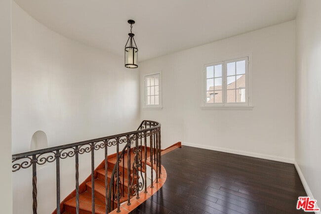 Building Photo - 329 N McCadden Pl