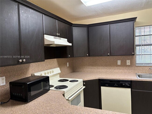 Building Photo - 3610 SW 112th Ave