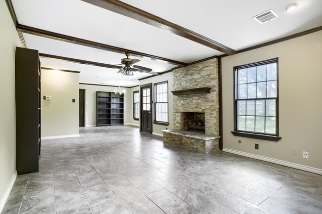 Building Photo - 10903 Tupper Lake Dr