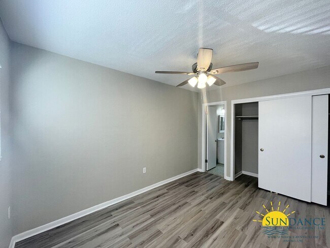 Building Photo - Efficient 1 Bedroom Unit in Fort Walton Beach