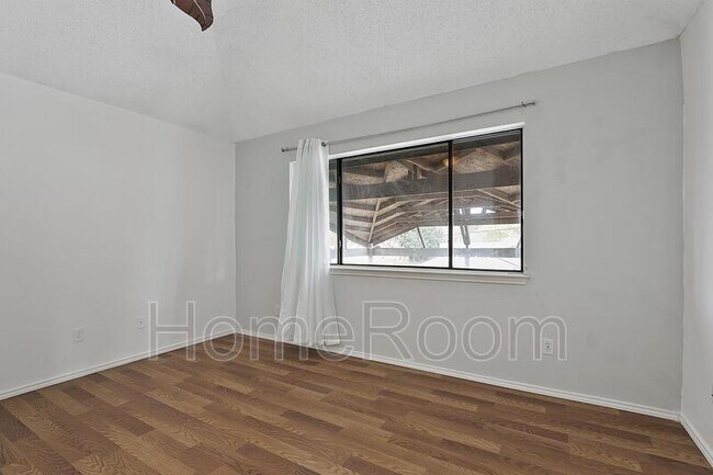 Building Photo - 2416 Brookhaven Dr