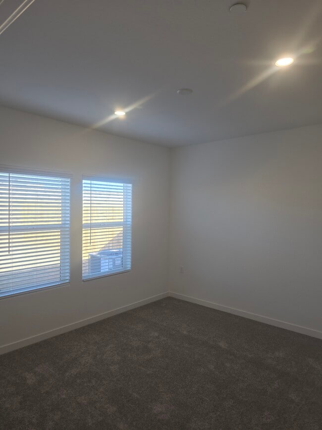 Building Photo - 2632 W Cambridge St