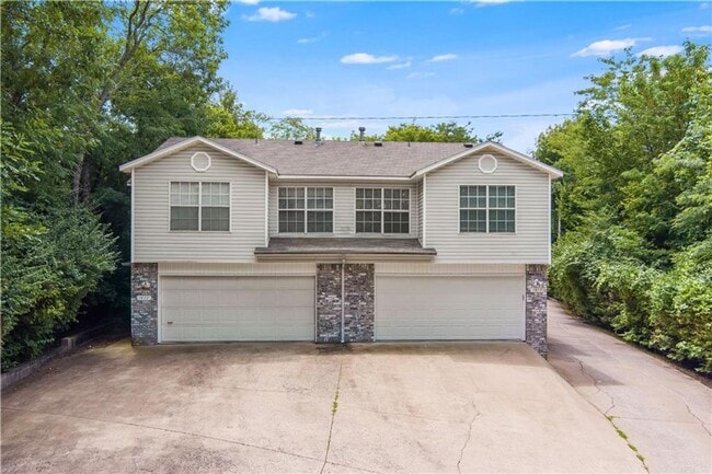 Primary Photo - 3 bedroom 2 full bath home