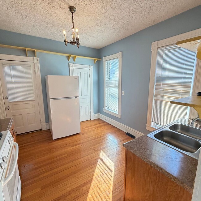 Building Photo - Spacious 4 Bedroom in Heritage Hill!