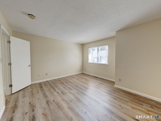 Building Photo - 155 Redstone Hl Rd