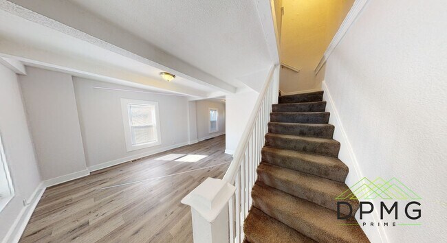 Building Photo - 325 E Hillsdale St