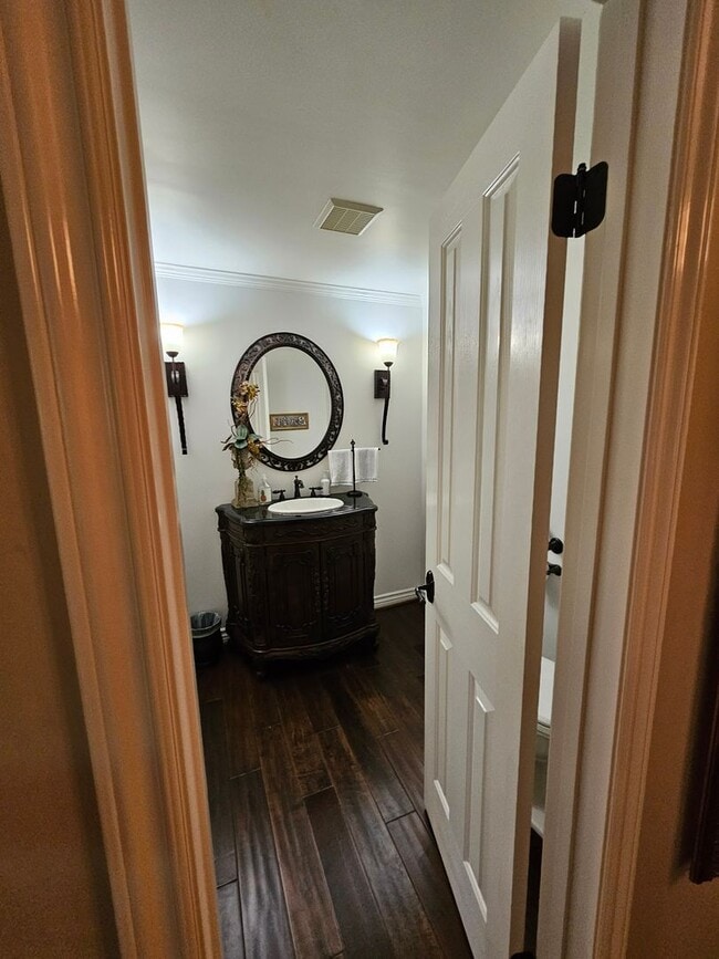 Building Photo - Exceptional Single-Story Home in Prime Upl...