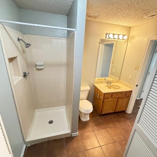 Building Photo - 5319 Waterford Dr