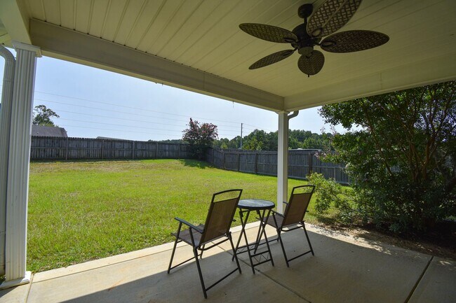 Building Photo - Coming Soon! 3 Bedroom 2 Bathroom- Pets Considered