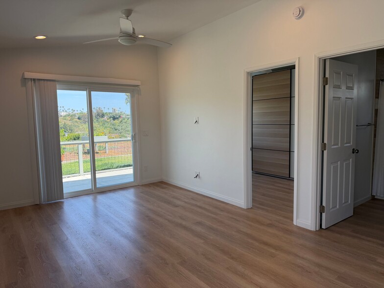 Building Photo - 3273 Chicago St