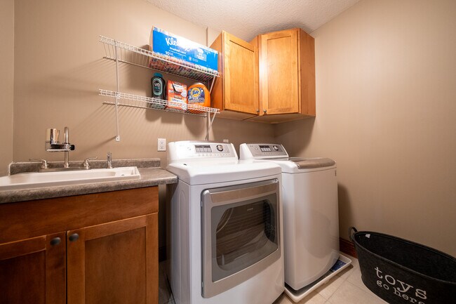 Building Photo - 15678 Duck Pond Way