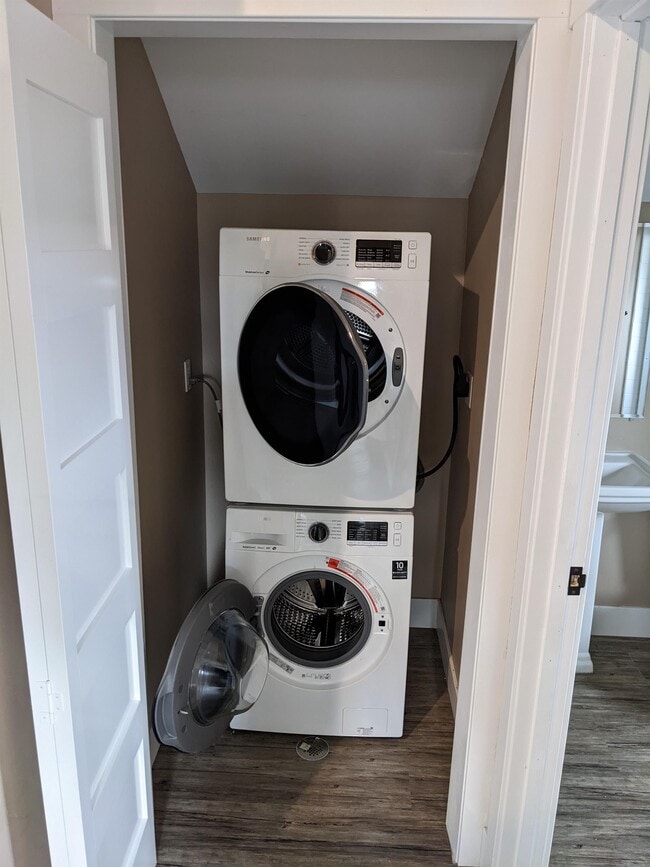 Building Photo - 1302 Silver Vault St