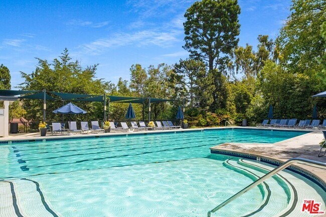 Large Swimming Pool - 3009 Nicada Dr