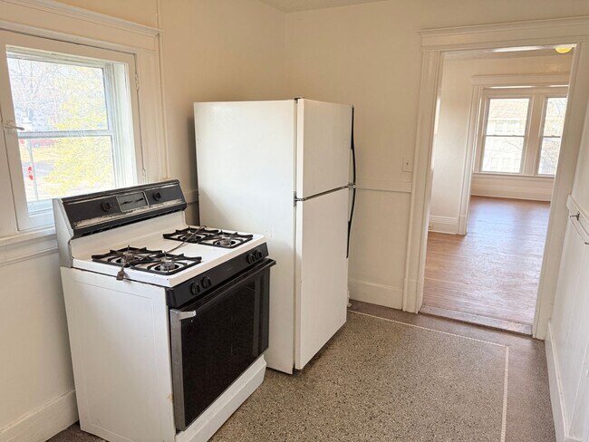 Building Photo - 411 W Washington Ave