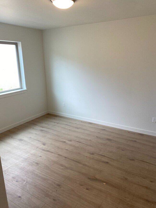 Building Photo - 99- 198 SW Maricopa Dr