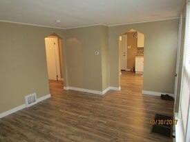 Building Photo - 12 Mildred Dr