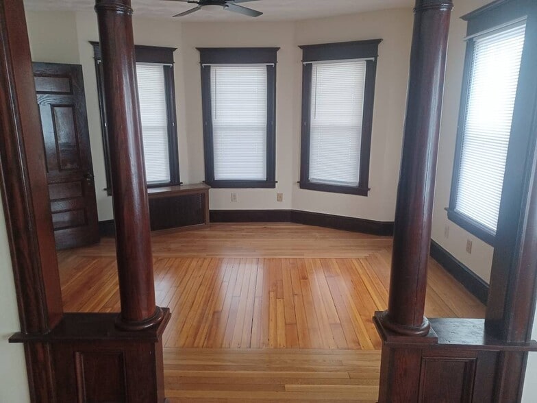 Living Rm view 1 - 827 Carew St
