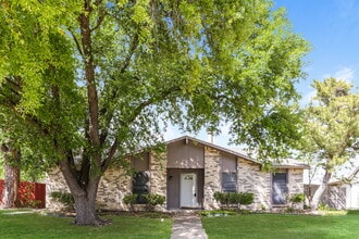 Building Photo - 507 Button Dr