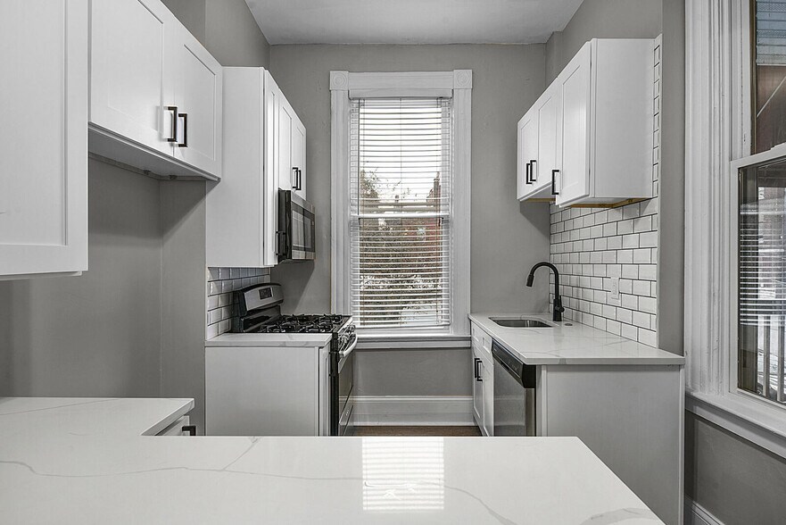 Building Photo - 2205 S 11th St