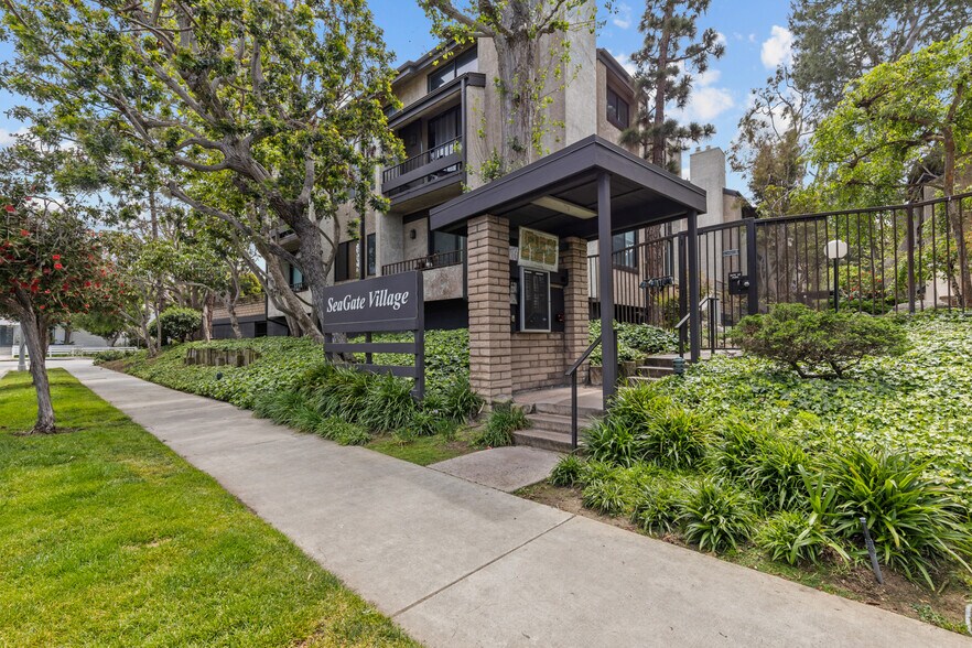 Building Photo - 8110 Manitoba St