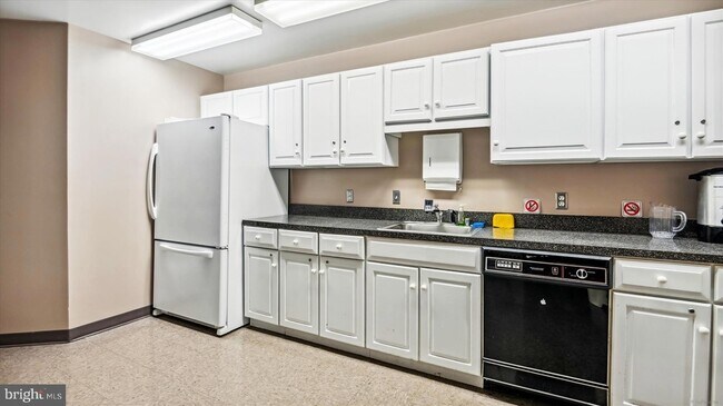 Building Photo - 5809 Nicholson Ln