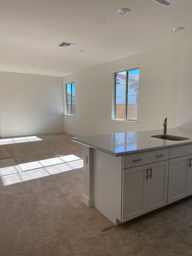 Building Photo - Luxury home in Springlake in Woodland