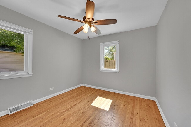 Building Photo - $2,295.00 - 3 Bedrooms, 1 Bathroom, Single...