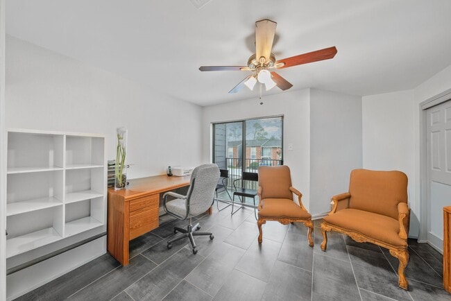 Building Photo - 3831 Landmark Dr