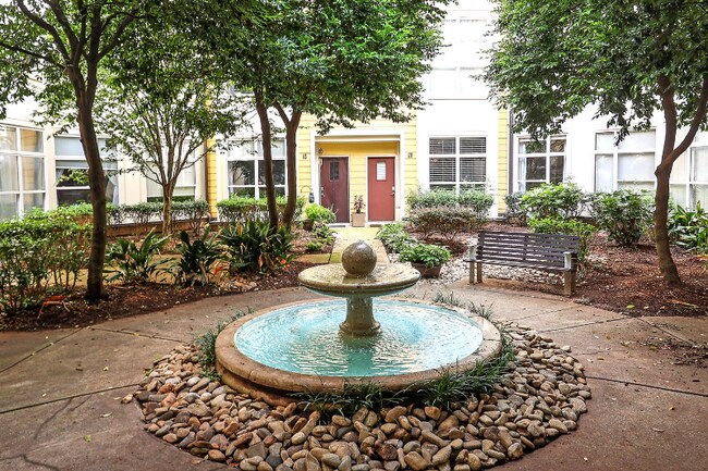 Building Photo - 2125 Southend Dr