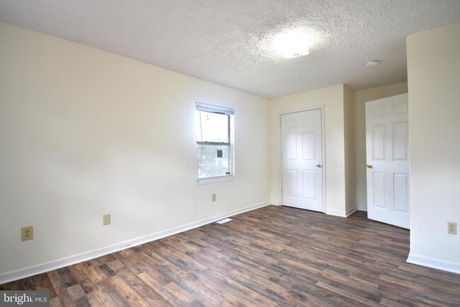 Building Photo - 709 3rd St