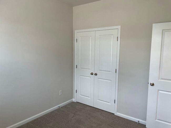 Building Photo - 3600 Whaley Wy