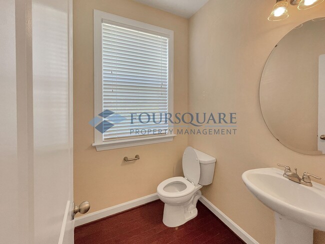 Building Photo - Spacious End-Unit Townhome with 2-Car Garage & Private Patio – Near Beaver Creek & Downtown Apex